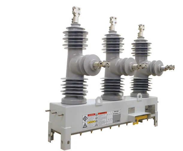 Restaurador TEROS G&W Electric trifásico de 15 y 27 kV montado en bastidor, con aisladores de resina epóxica cicloalifática y zapatas terminales