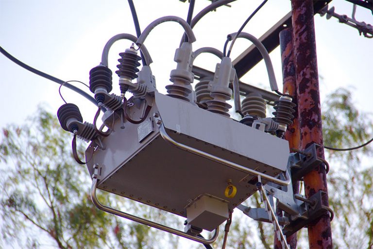 Puesta en marcha de restauradores | La importancia de los restauradores eléctricos en la red de distribución eléctrica